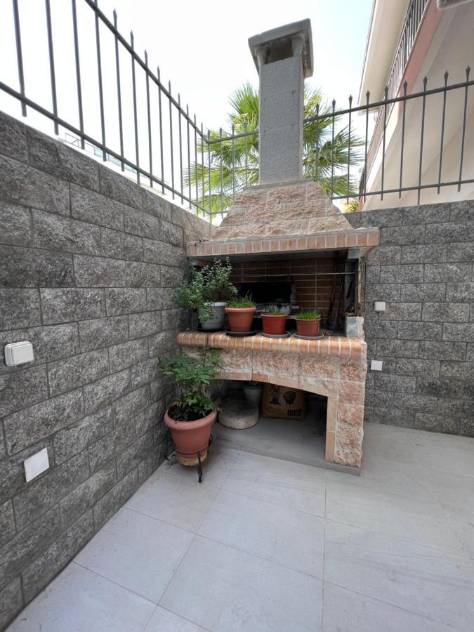 Modern Apartment Close To Airport With Gym And Bbq Heraklion  Exterior photo