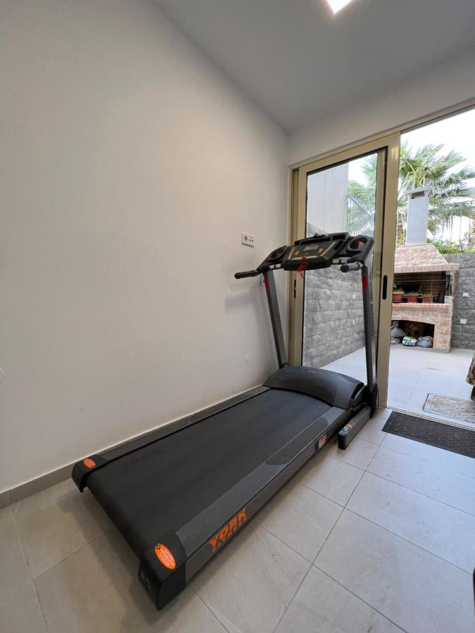 Modern Apartment Close To Airport With Gym And Bbq Heraklion  Exterior photo